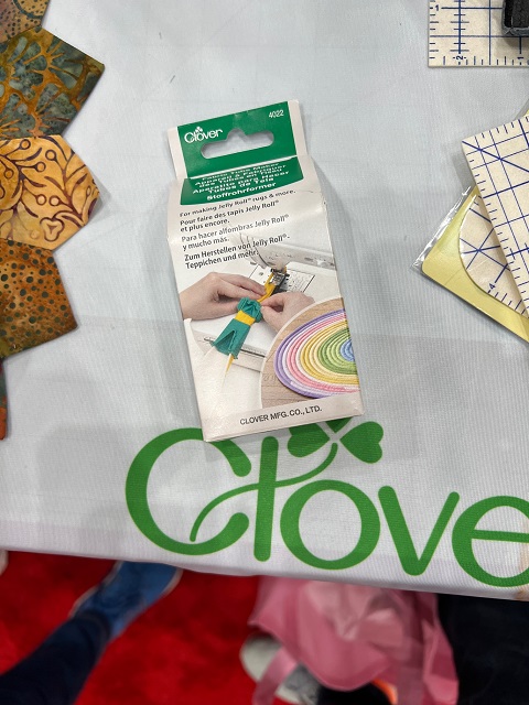 Clover Fabric Tube Maker-4022C : : Home